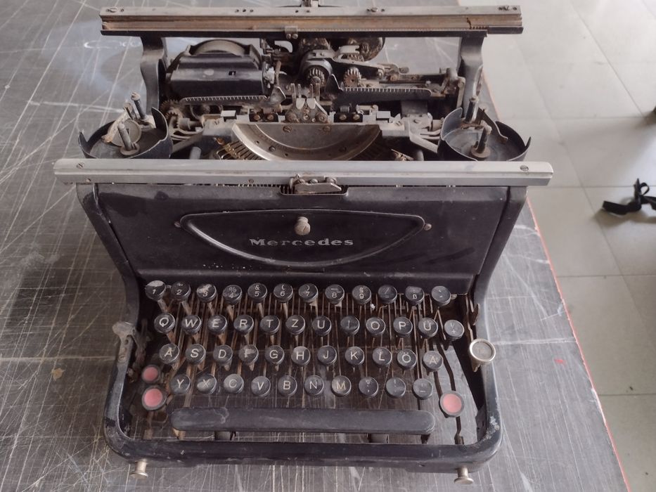 Пишеща машина Mercedes
