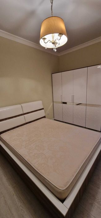 Продам спальный гарнитур