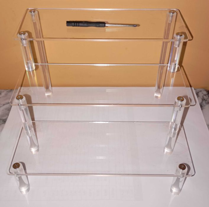 Поставка за парфюми. Пластмаса.