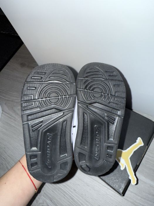 Sneakers Jordan courtside , unisex , 22 posibil potriviti la 21