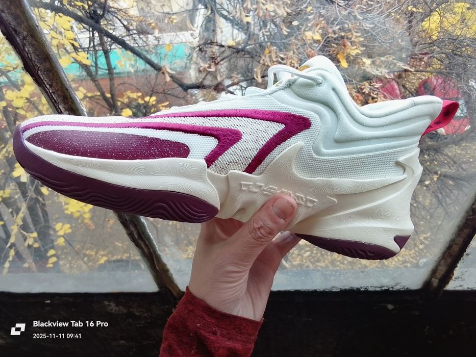 Nike Air Zoom COSMIC