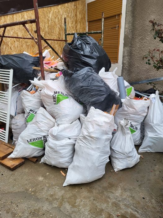 Debarasez ridic  saci cu moloz din constructii