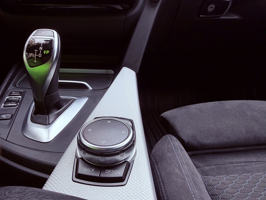 BMW 320d xDrive(4x4) pachet M, interior deosebit , culoare rara