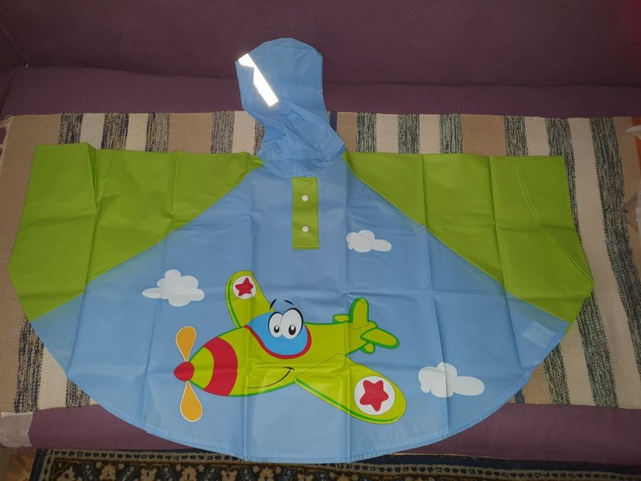 Дождевик новый плотный на мальчика  от oriflame