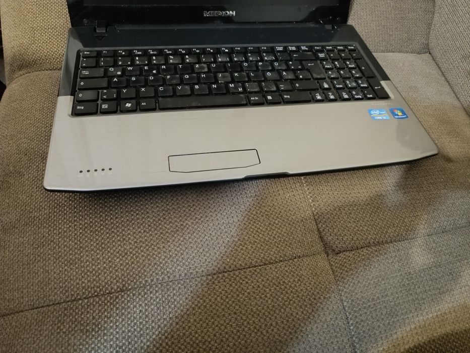Laptop medion akoya i3 MD98730
