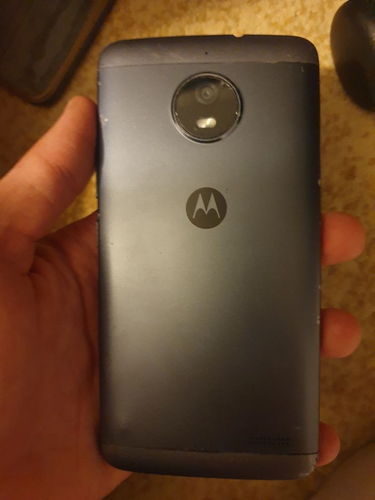 Motorola E4 stricat