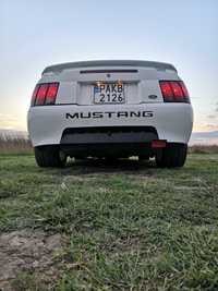 Ford Mustang Coupe 3.8 V6