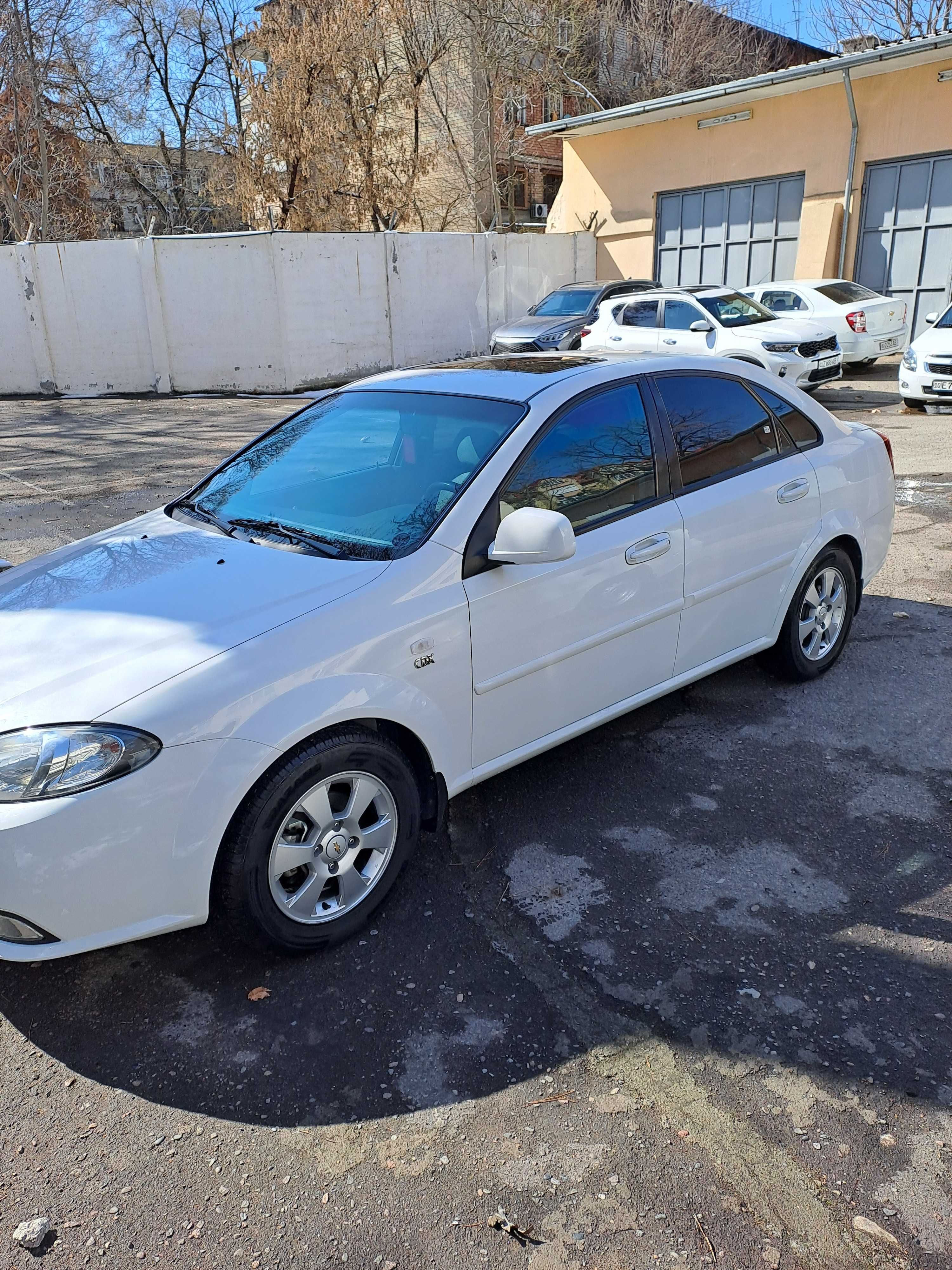 Gentra avtomat oq 11 800$ kelishamiz