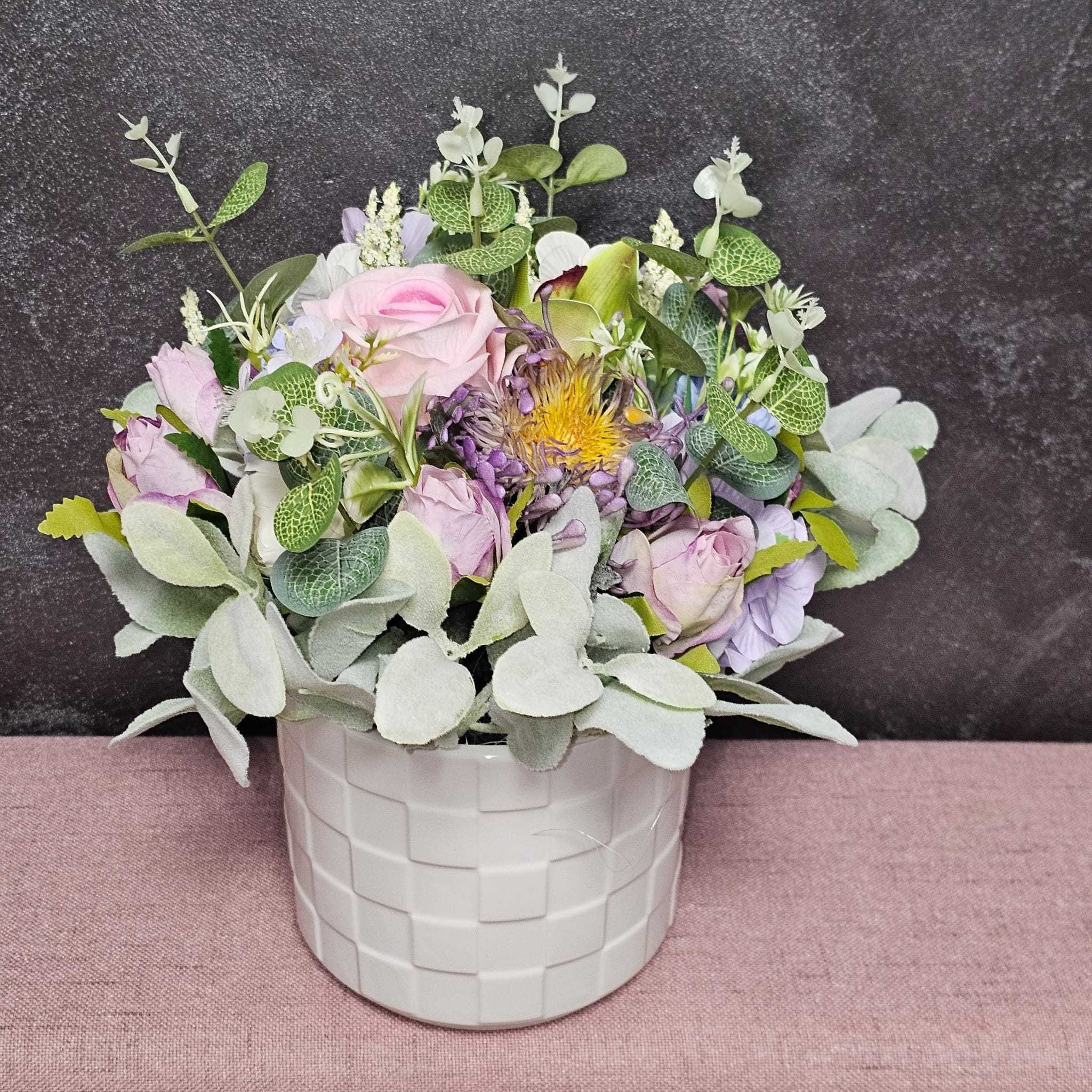 Aranjament floral in ghiveci ceramic