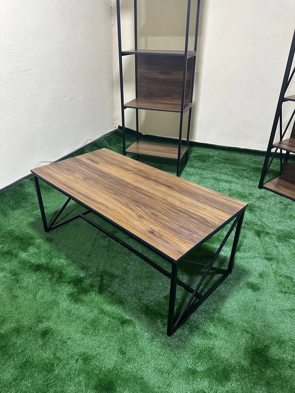 Jurnalniy stol loft