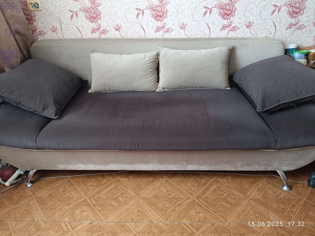 Продам диван,б/у. В хорошем состоянии. Самовывоз