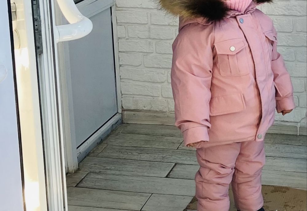 Продам детские зимние куртки