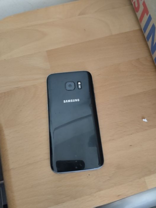 Продавам samsung s7