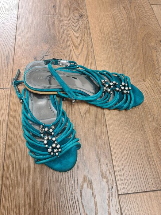 Sandale cu talpa joasă