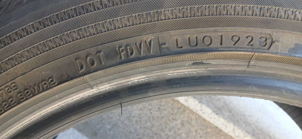 Продавам 4 бр. зимни гуми Yokohama BluEarth V906 235/45 R18, 98V XL