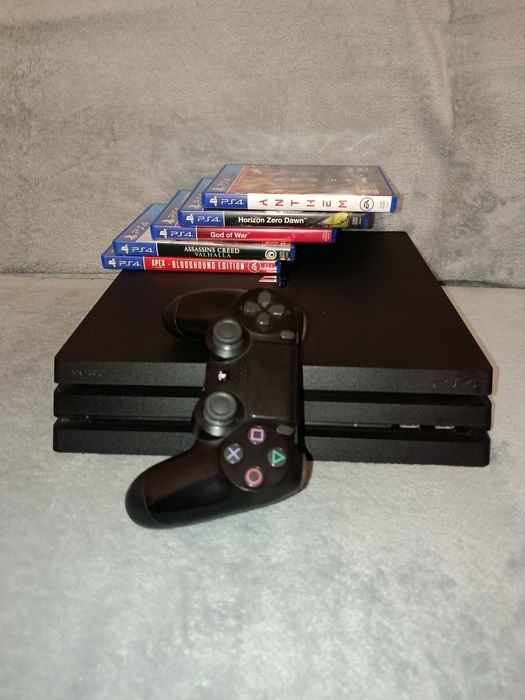 PS4 PRO sshd 1TB   ( 100GB ) + 5 JOCURI si 1 controller