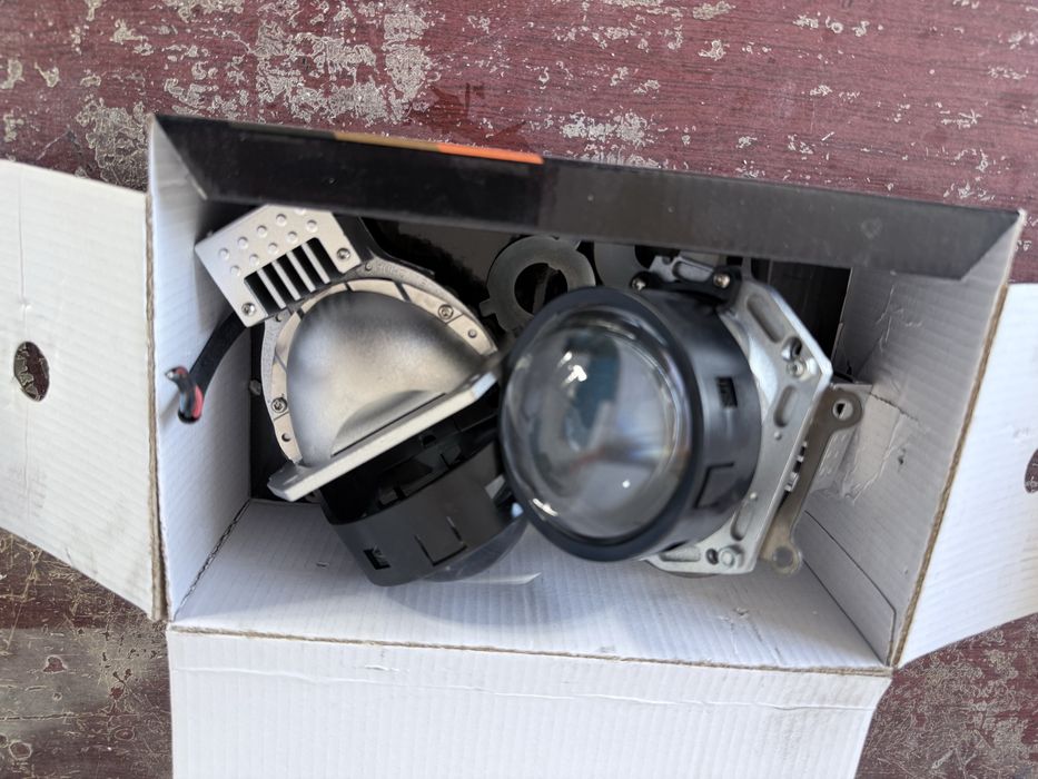 Продом би лэд в отличном состояние два комплекта установил на камри 45