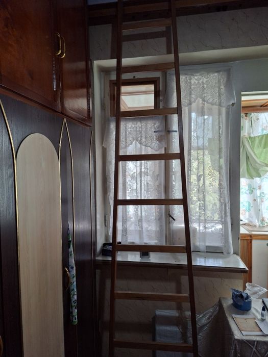 Продается деревянная лестница