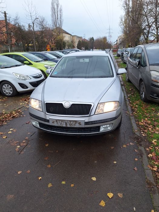 Set faruri stanga si dreapta skoda octavia 2 an 2007 non facelift