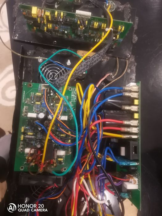 мощен кросоувър за субуфер и вграден усилвател