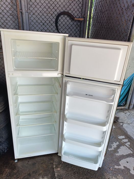 Vând frigider congelator