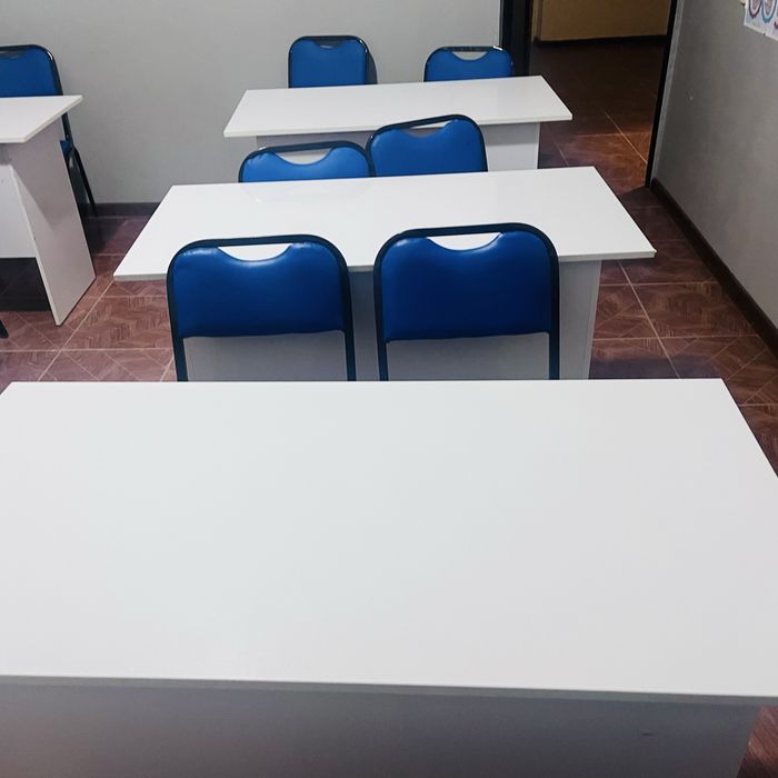 Парта, стулья в хорошом качестве