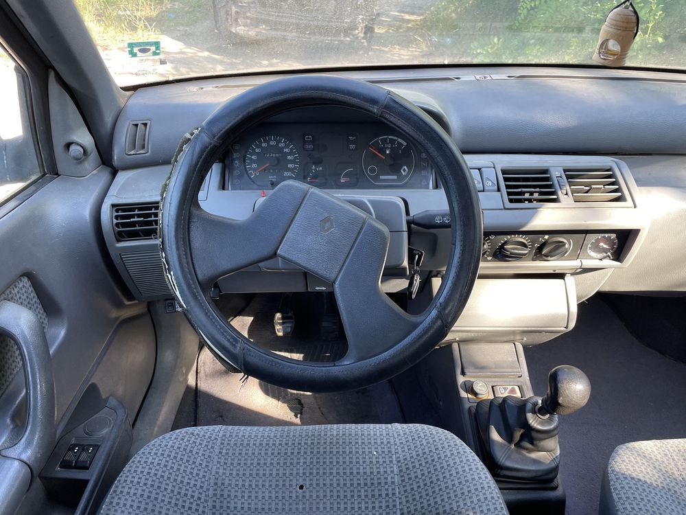 Renault Clio 1.2и 55кс 1993г На Части