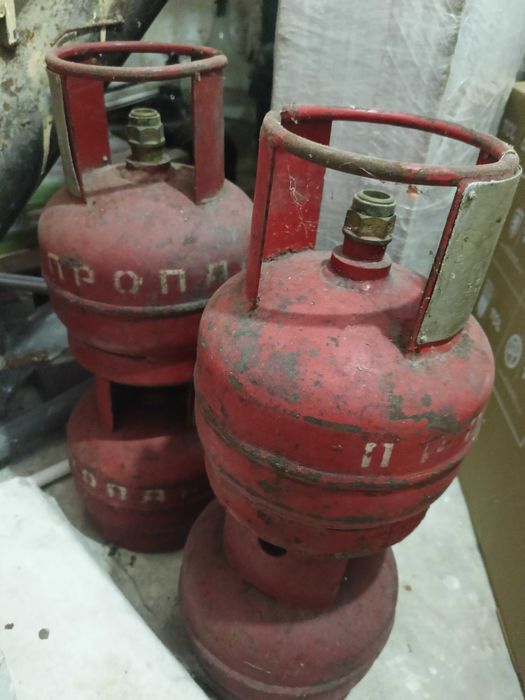 Vând 4 butelii de voiaj