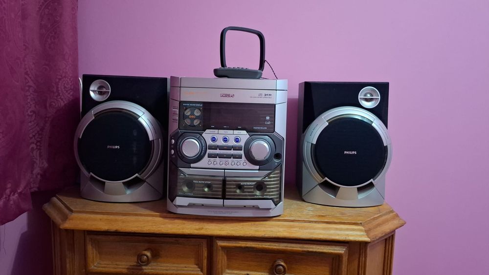 Vand urgent.Uricani.Combina cu 2 boxe.Pret 600 lei.Negociabil.