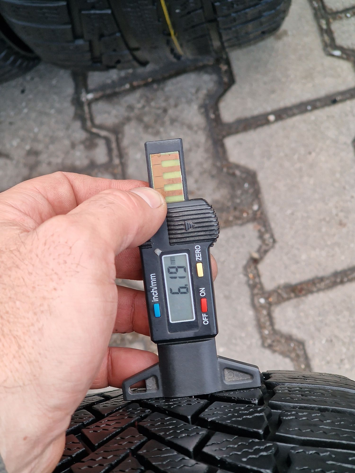 215 60 16 Bridgestone 2 бр.