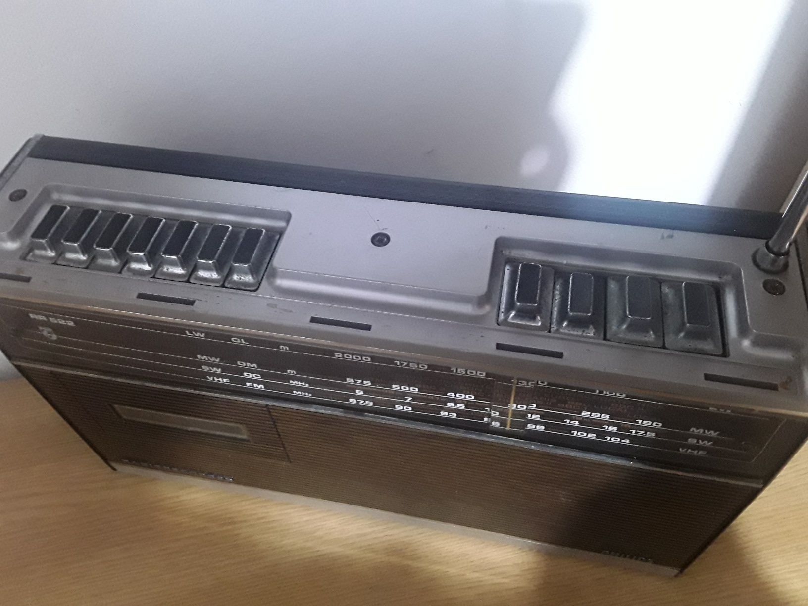 Radio casetofon philips model vechi.