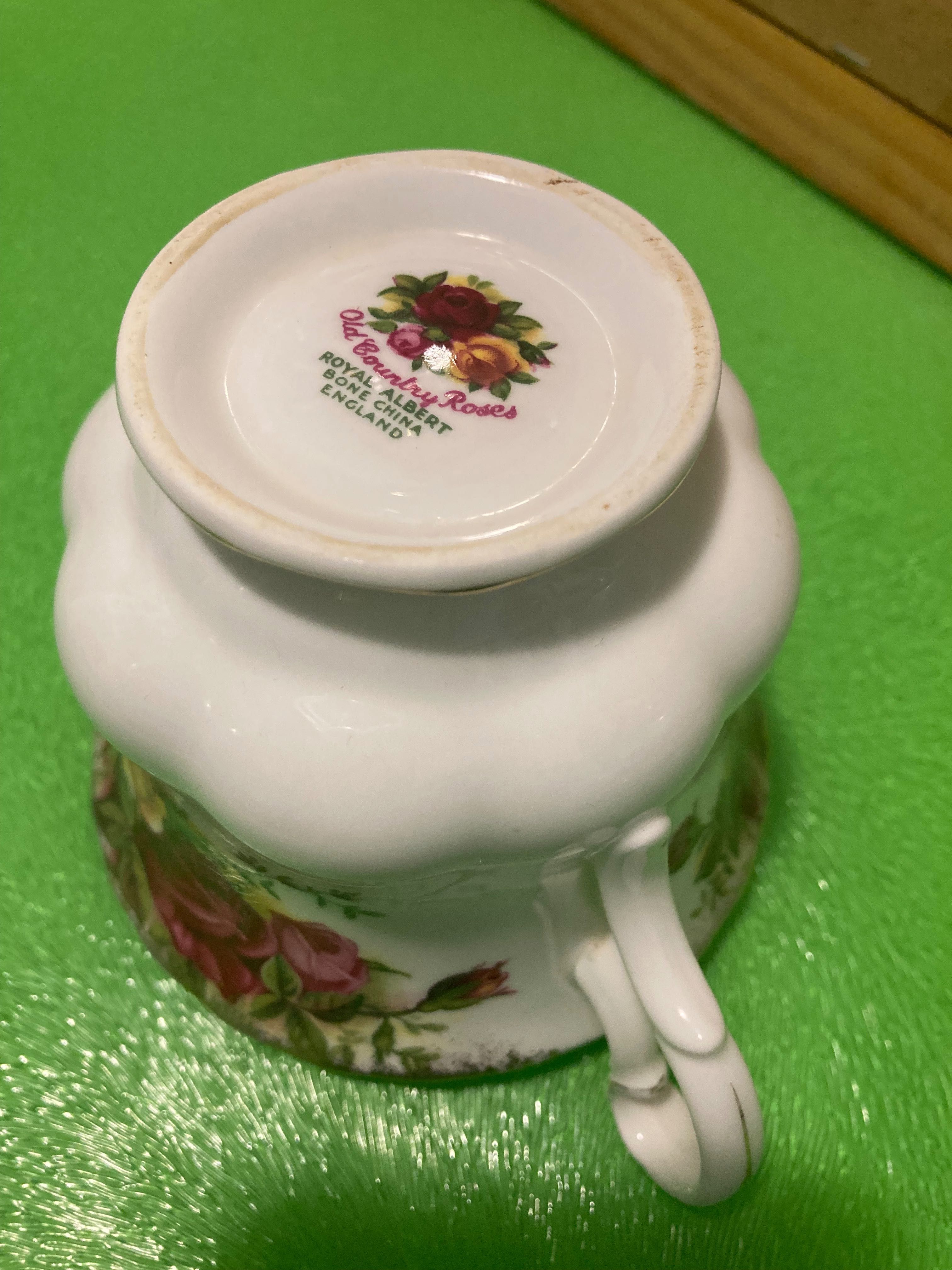Порцеланова чашка на Royal Albert