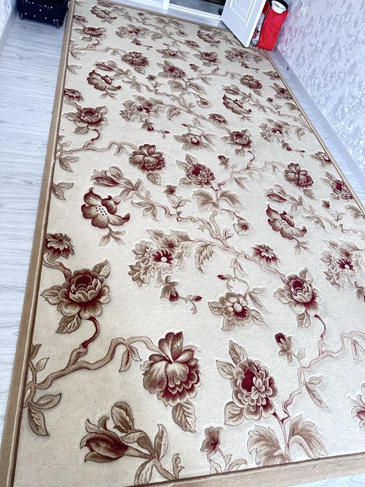 5x2.5 gilam sifati yaxshi  yuvilgan yangiday turibdi .