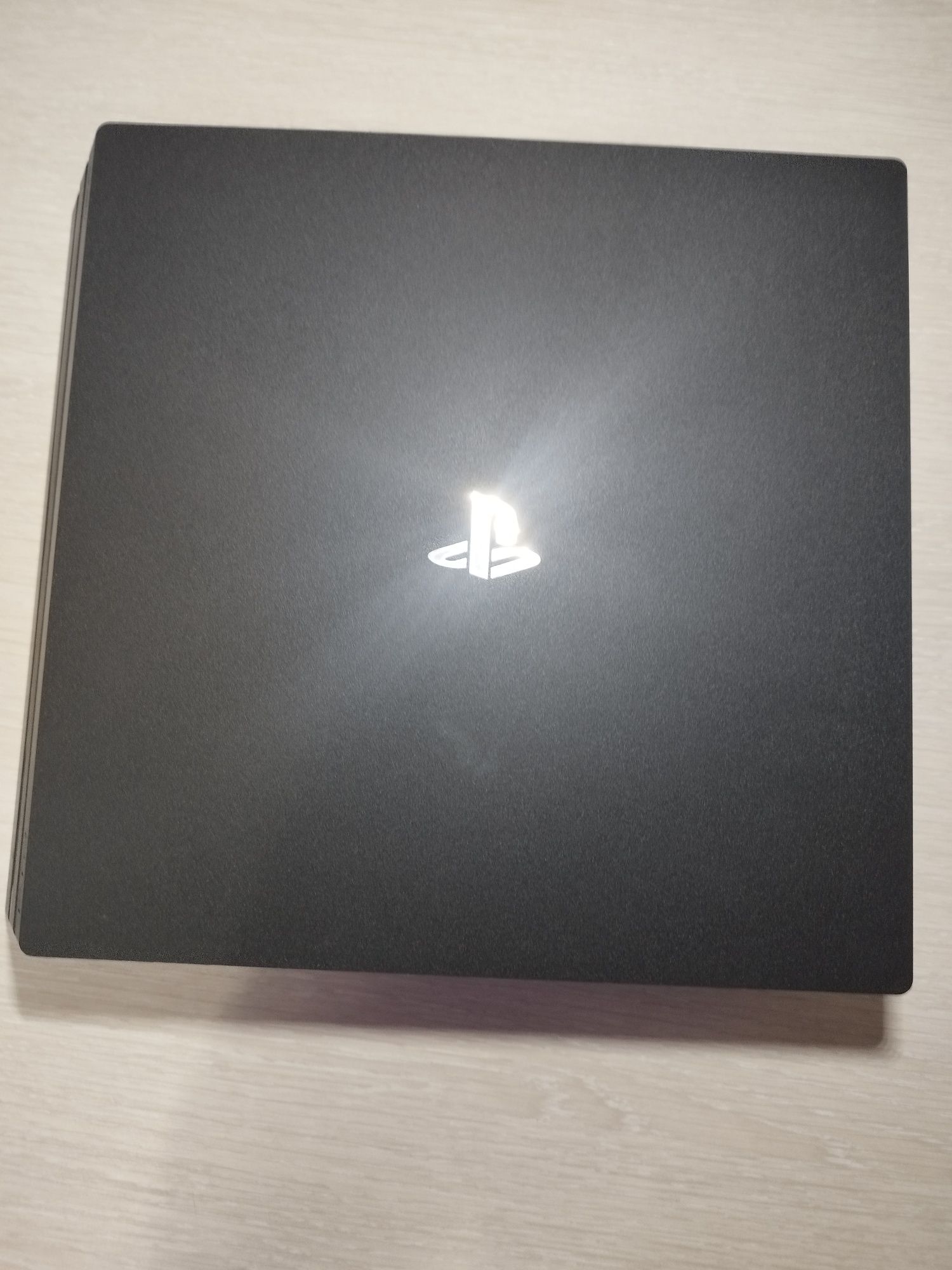 PS4 pro 1 TB продаю