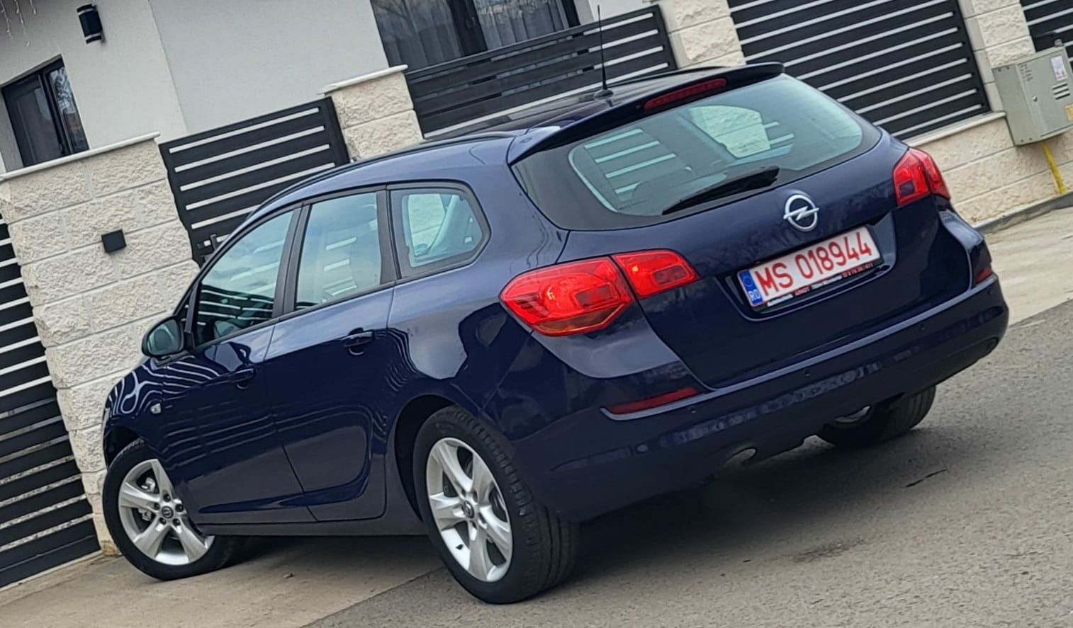 Opel astra J, led, xenon, navi