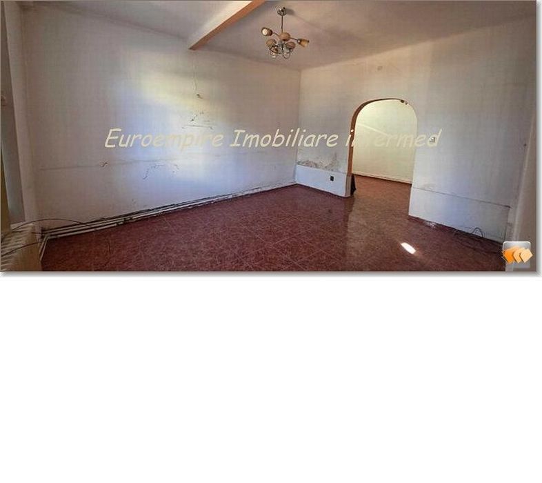 Apartament 4 camere parter Piata Ovidiu