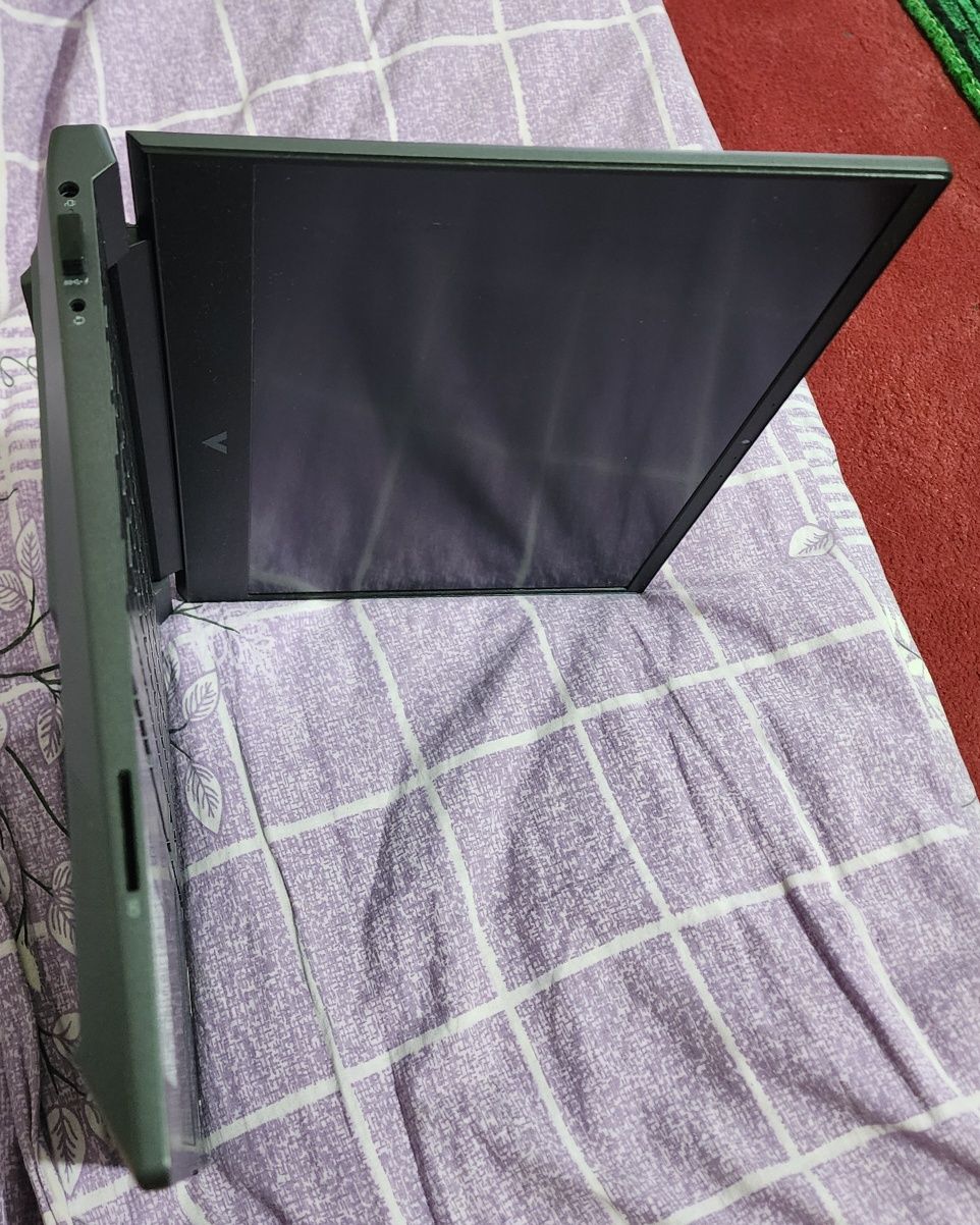 Ноутбук почти новый Viktus by Hp Gaming Laptop 15 fb 2082