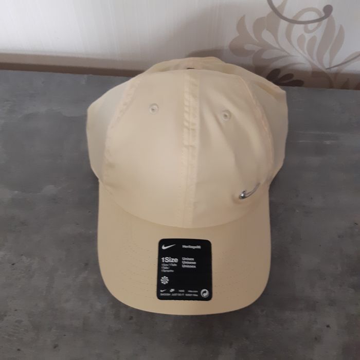 Vand șapca marca Nike