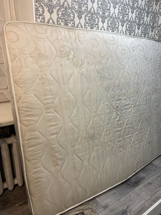 Отдам кровать и матрас
