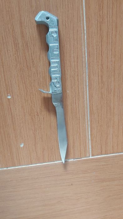 Vânt cuțit făcut manual