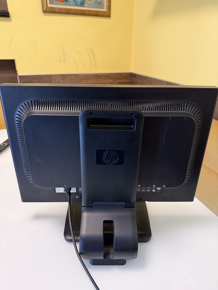 Монитор за компютър HP