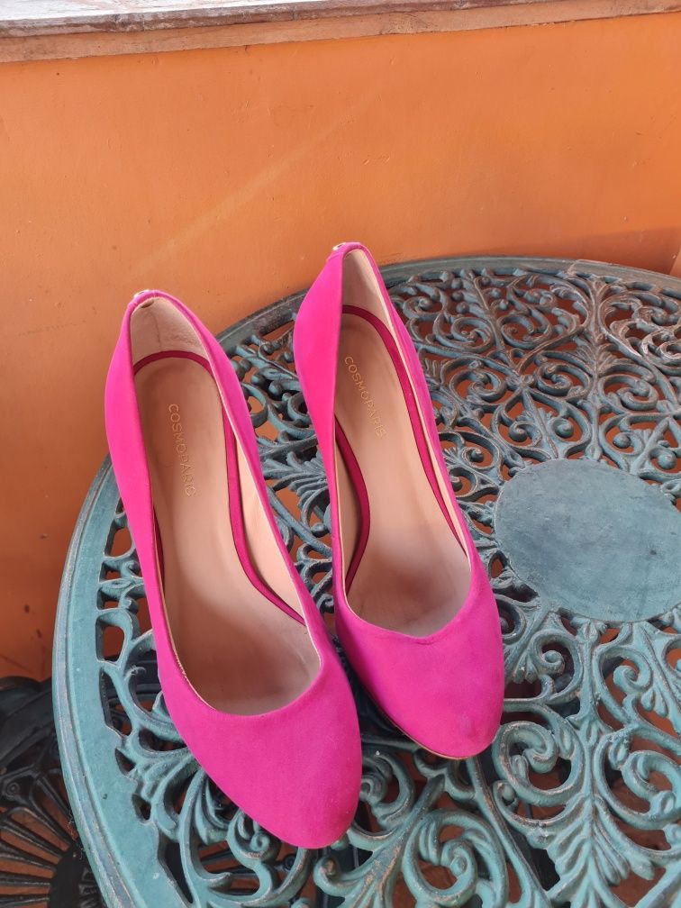 Pantofi roz, Cosmoparis