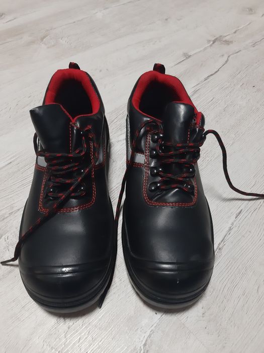 Работни обувки нови