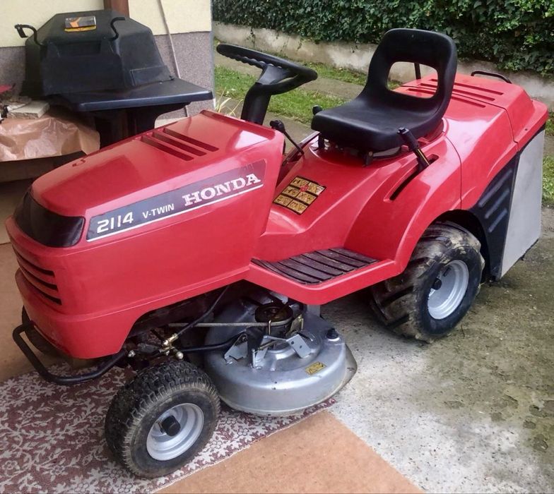 Tractoras de tuns iarba, gazon HONDA V-TWIN 2114, 14 CP, 2 pistoane