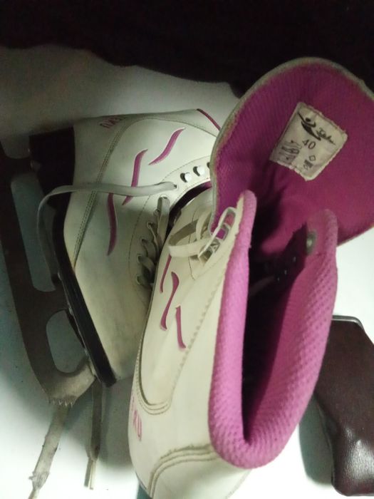 Фигурные коньки унисекс 40 размер