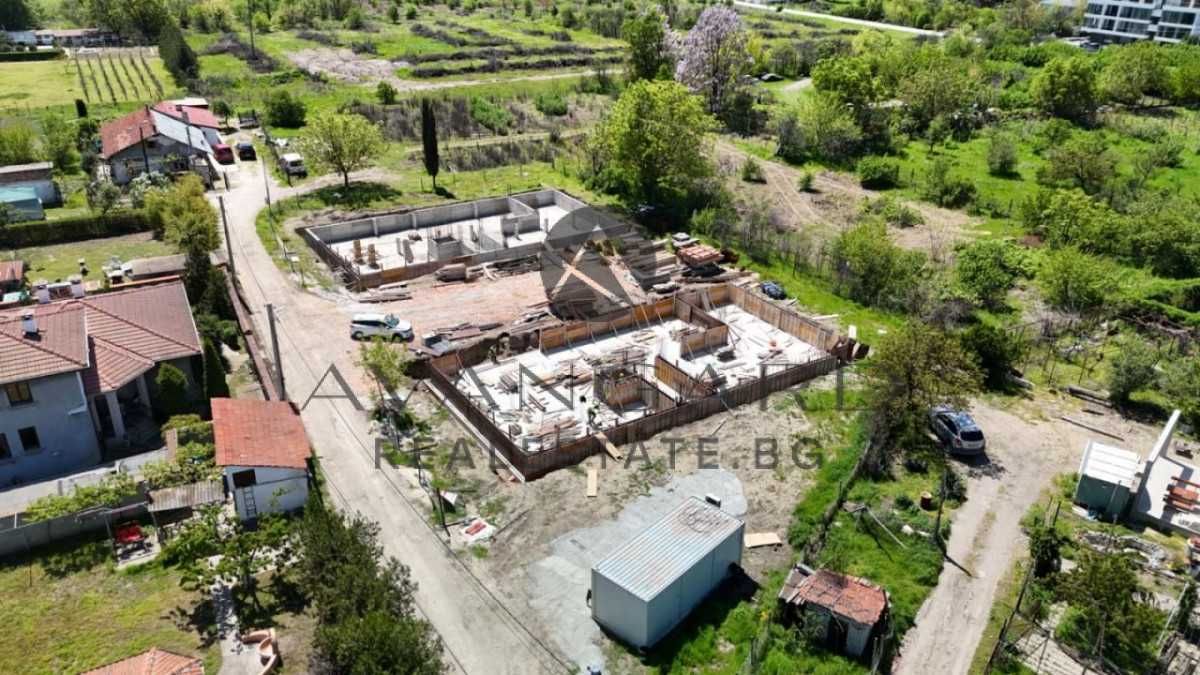 оф.22152 Тристаен с Двор Беломорски