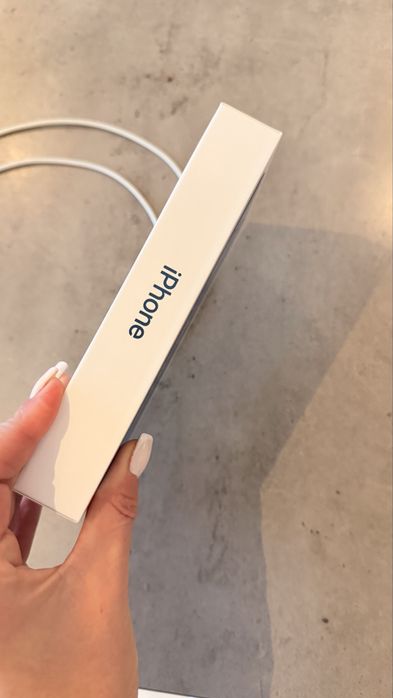 Iphone 13 - без забележки. Цената е крайна