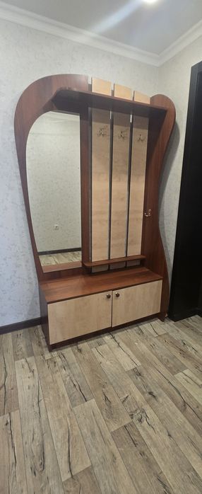Шкаф в прихожую с зеркалом