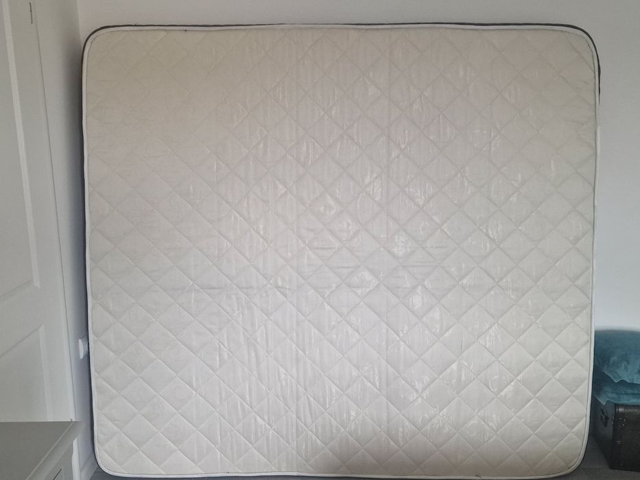 Vând saltea cu arcuri noua!