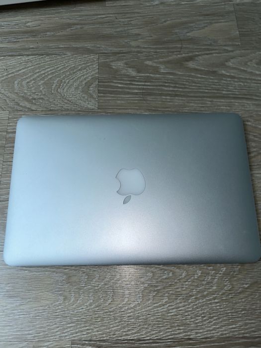 MacBook Air Early 2015 с оригинальной мышкой и зарядкой